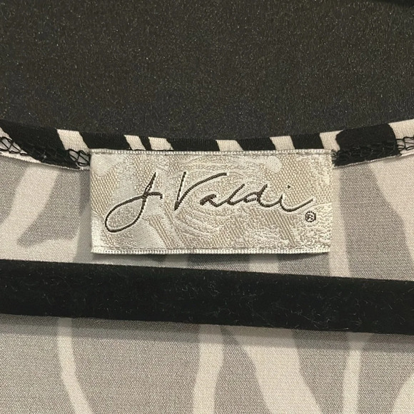 J. Valdi Women's Size Large Black and White Swimsuit Cover-Up - Picture 2 of 5